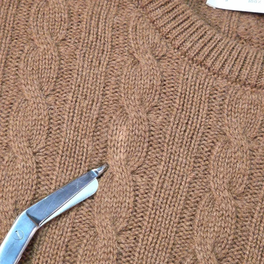 VTG Johnstons of Elgin Sweater Mens M 100% Camelhair Cable Knit Scotland READ